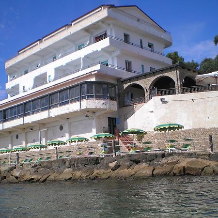 Hotel Sirena Кастелабате Екстериор снимка
