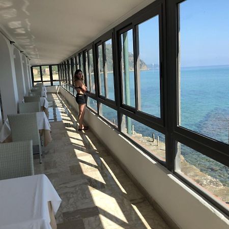 Hotel Sirena Кастелабате Екстериор снимка