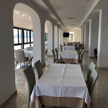 Hotel Sirena Кастелабате Екстериор снимка
