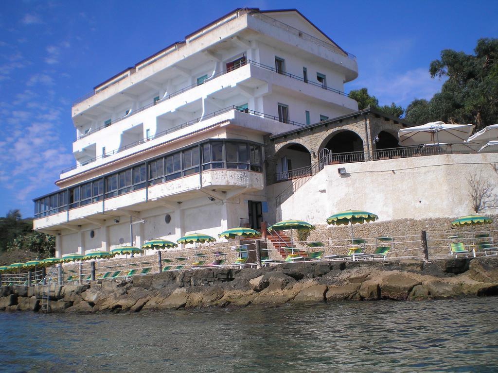Hotel Sirena Кастелабате Екстериор снимка