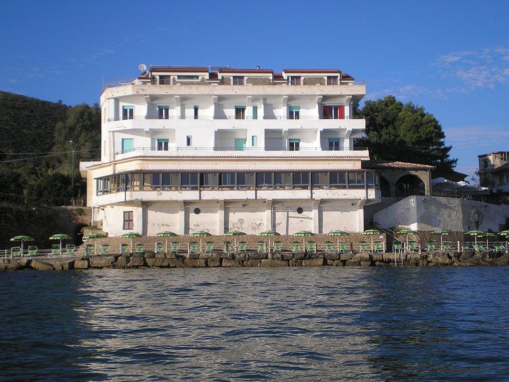 Hotel Sirena Кастелабате Екстериор снимка