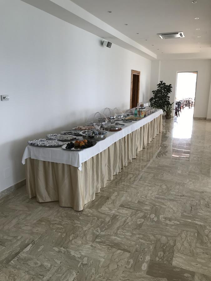 Hotel Sirena Кастелабате Екстериор снимка