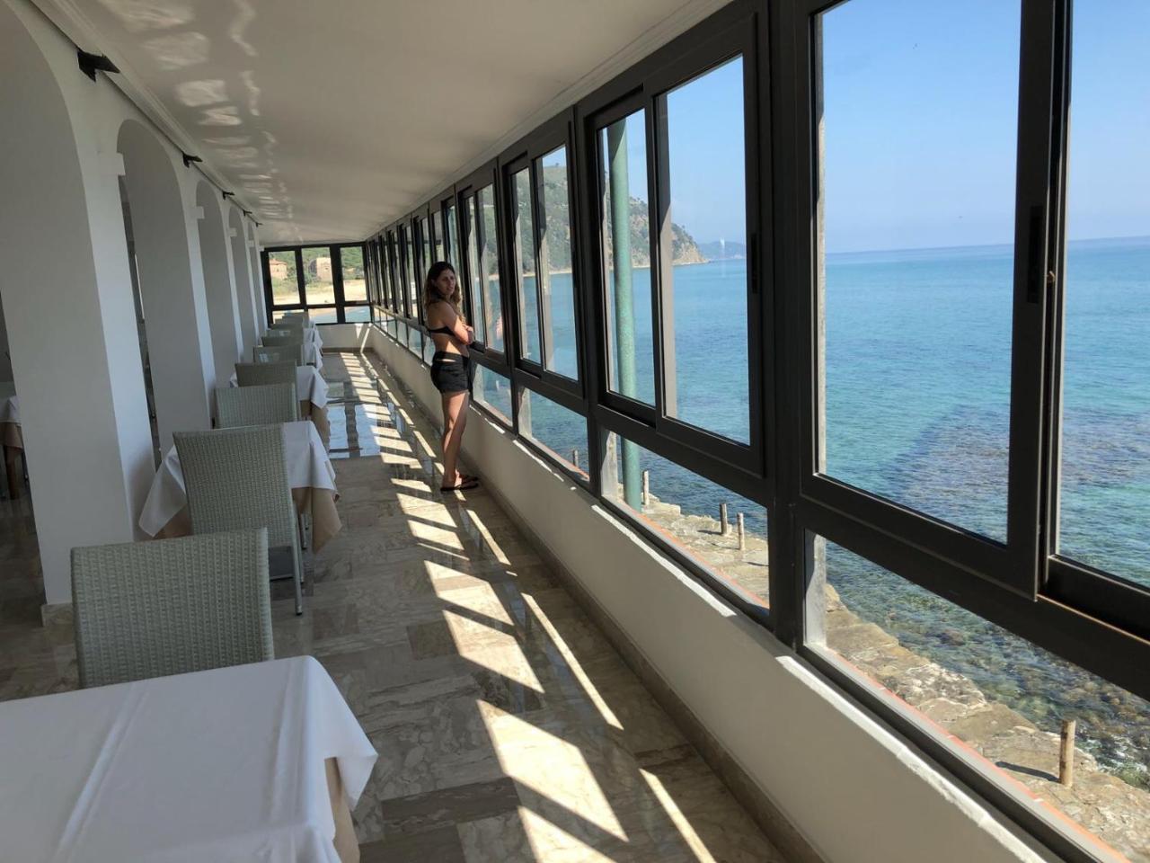 Hotel Sirena Кастелабате Екстериор снимка